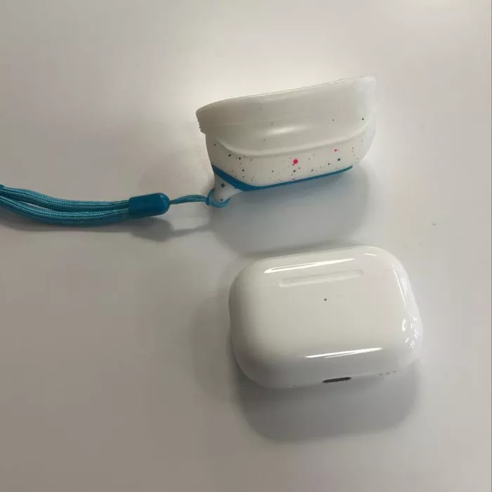 Apple AirPods Pro 2nd Generation With MagSafe Charging Case - New Year Big Savings photo review